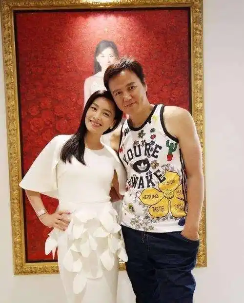 李湘晒王岳伦近照炫耀自己保养成果,满脸沧桑的王导只大李湘两岁_老公