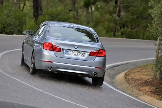 汽车转弯技巧有哪些驾驶汽车实用技巧