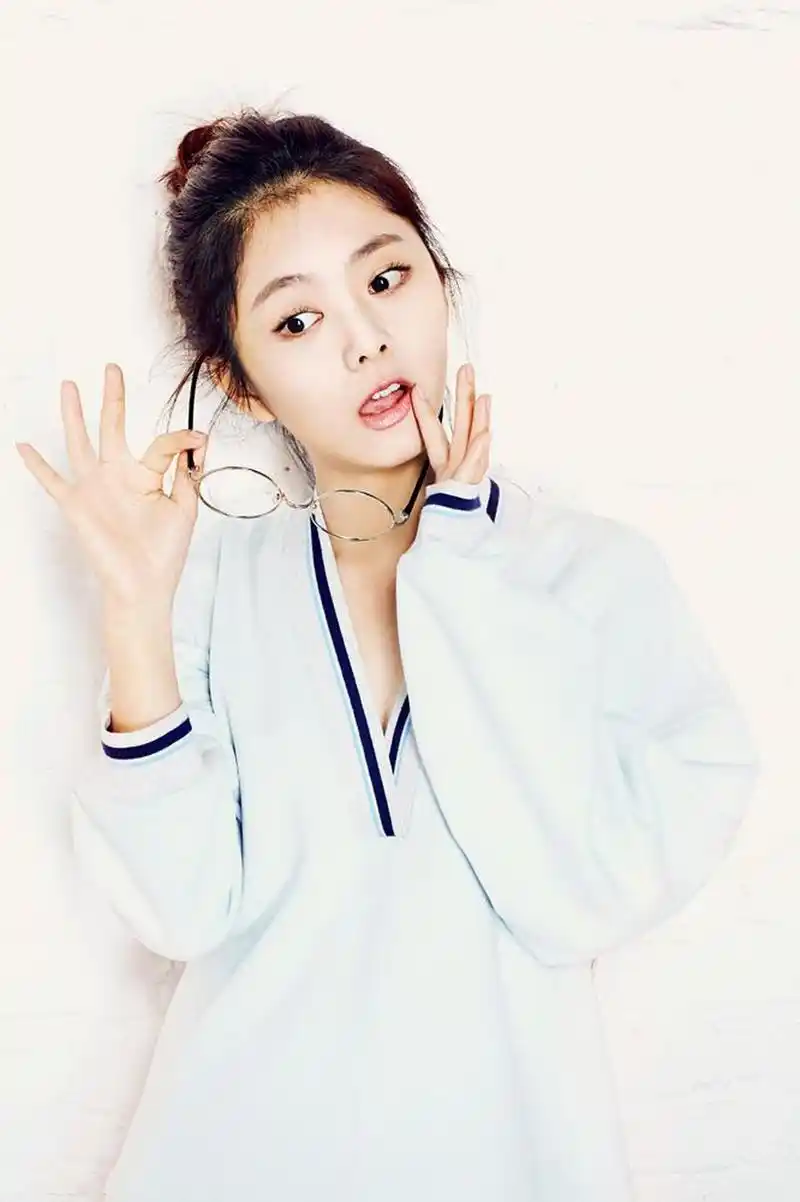 谭松韵|俏皮丸子头,明朗少女