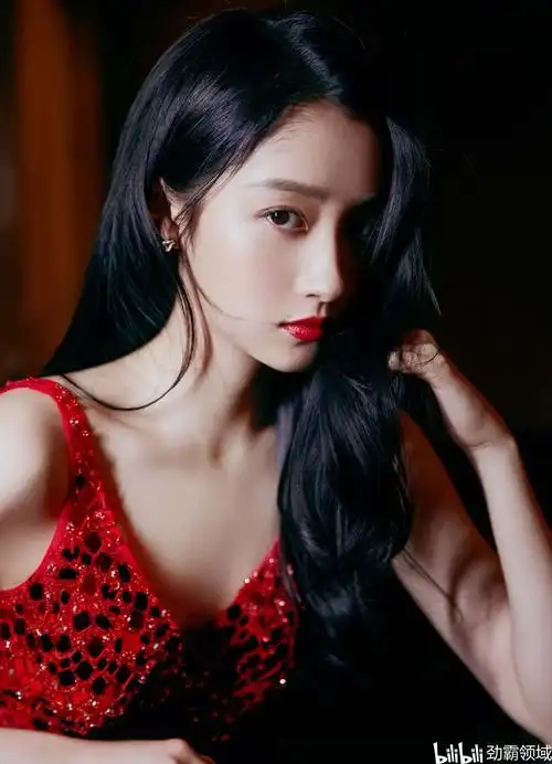 关晓彤成熟风写真