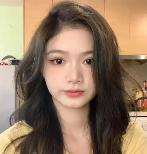 圆脸方脸适合什么发型(适合大圆脸女生发型图片)(10)