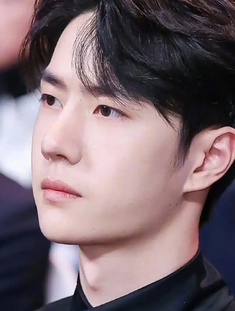 王一博的生图,状态真绝!不要不相信哦,看看他的小胡茬 #王一博