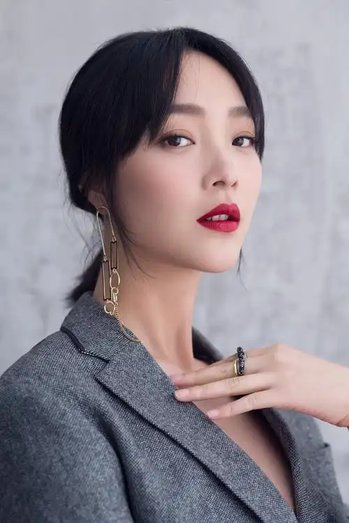 何杜娟性感大片曝光女王攻气场全开