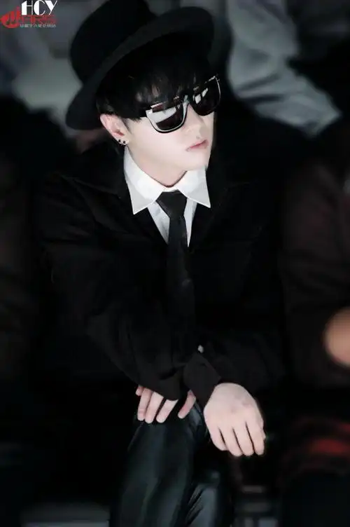 2014华晨宇2015上海时装周_高清图片大全-爱豆app