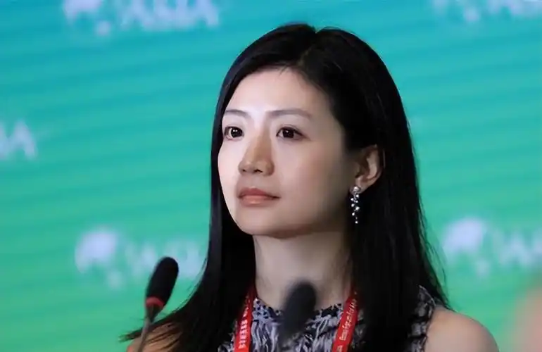 李颖中国最美女富豪(被称为女版巴菲特的李颖到底有多厉害)-流速屋