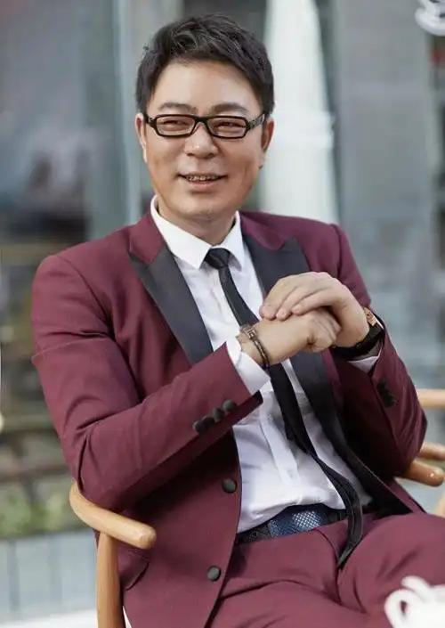 简介:高亚麟写真图片,分享一组高亚麟图片给大家,图中的明星图片壁纸