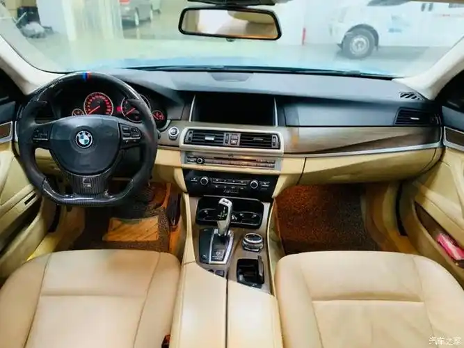 39812年宝马523li领先6缸25排量