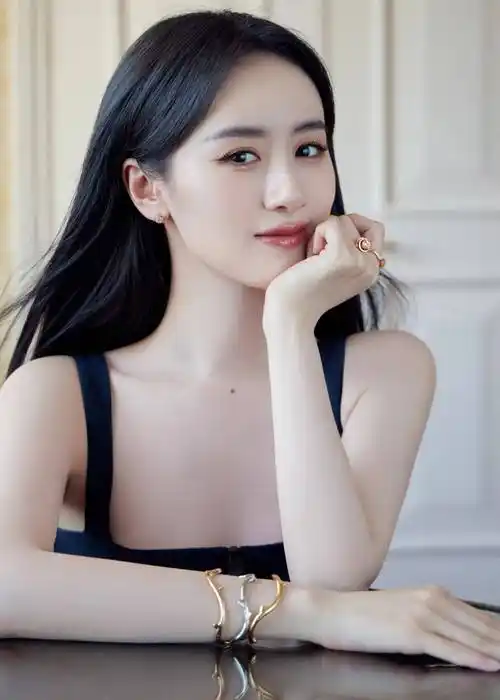 绝美女神袁冰妍,优雅又娇艳,绽放华丽的梦幻之旅_古装_角色_作品