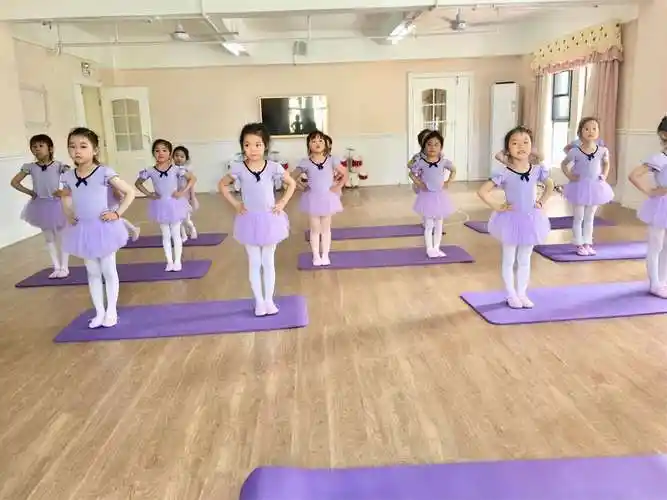 蓝天同城上都幼儿园舞蹈课开课啦