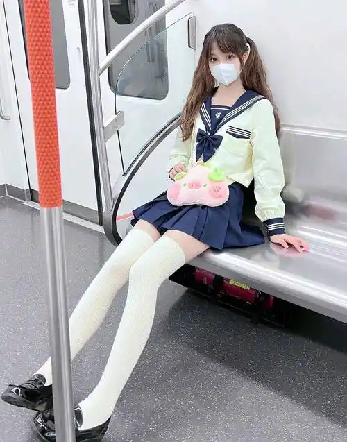 jk制服搭配白丝袜,这是令人着迷的漫画穿搭_文化_形象_外国