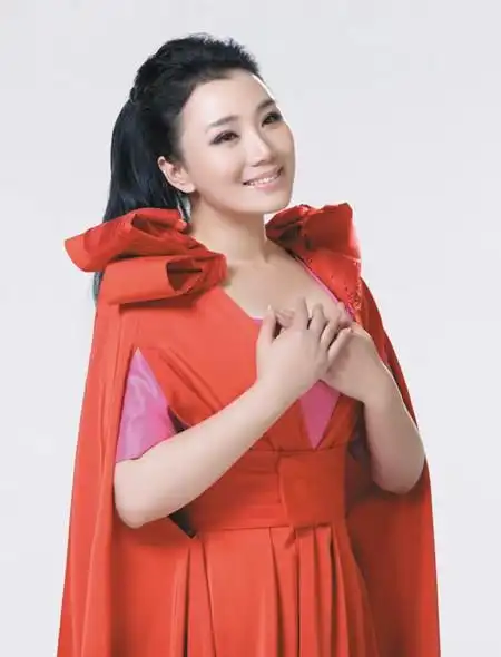 刘子琪献唱爱心永在祝电影我的蓝天启动