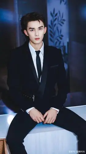 同穿西装礼服的肖战,吴磊,你更喜欢他俩谁的造型