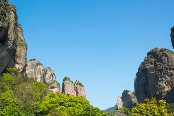 南雁荡山位于中国浙江省温州市,是国家重点风景名胜区.