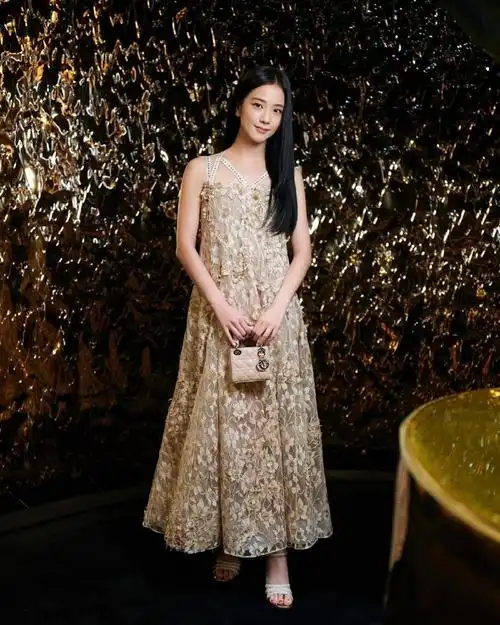 kimjisoo超话90#金智秀迪奥全球品牌大使#231004 dior ins更新智秀