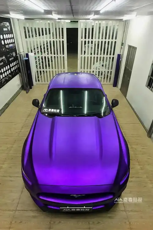 美式肌肉车福特野马车身改色贴膜冰紫