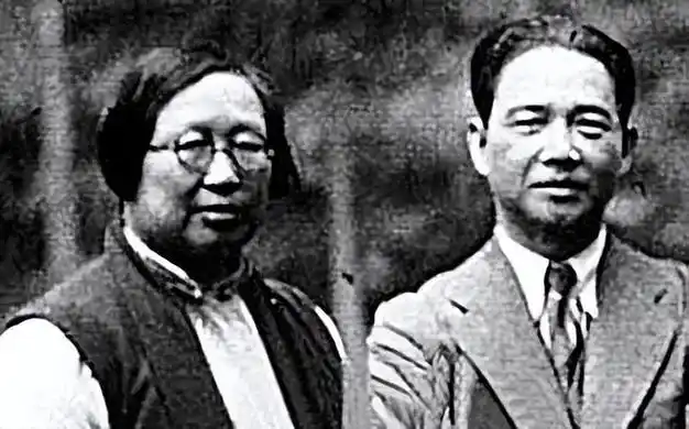 汪精卫儿子回国祭拜见父母跪像后说令人唏嘘的话