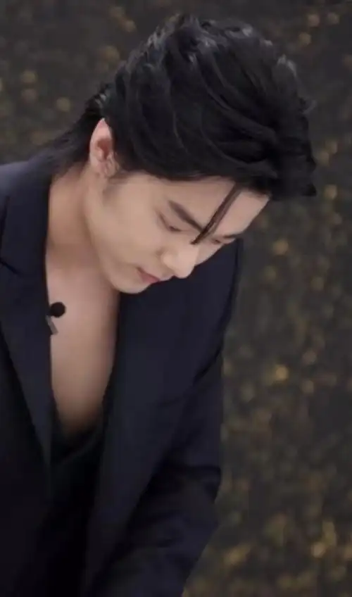 肖战超话#肖战#壮硕的胸肌 呼之欲出!肖战好威猛啊啊啊啊啊啊啊!