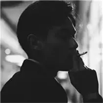 qq头像男生伤感孤独黑白你在我的生活里也一样累