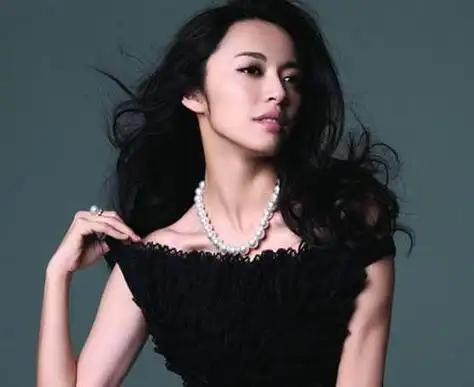 女神戴珍珠项链,赵雅芝气质高贵