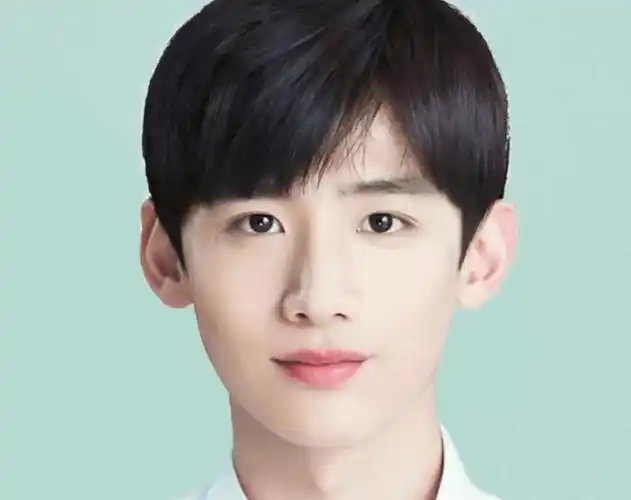 有种"神颜"叫明星证件照,千玺王一博不算啥,看到他:自带滤镜?