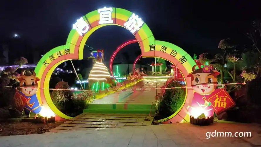 视频直击站南公园热闹起来了人头耸动如趁圩