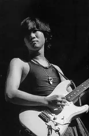 世上纵有千万曲,人间再无黄家驹