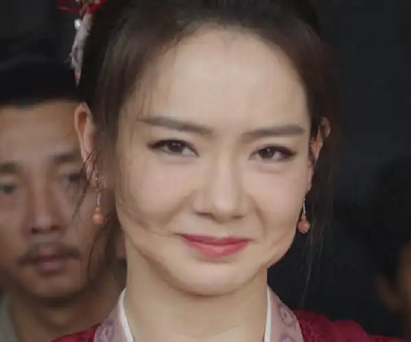 电视剧不但在剧情上充满悬疑和看点,而且演员们的表现也都非常出色