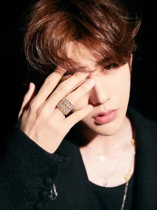 蔡徐坤黑色西服时髦酷帅写真图片59