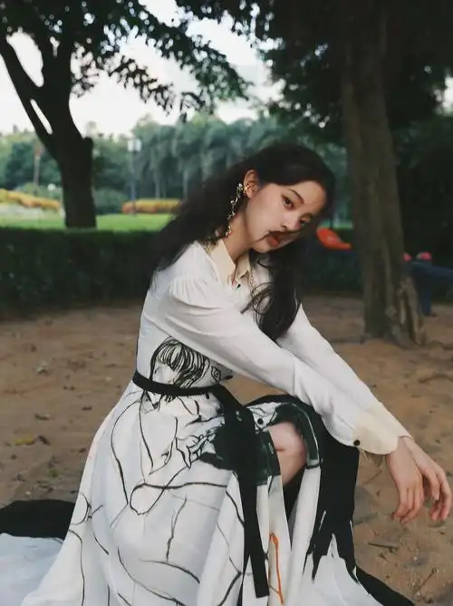 欧阳娜娜今晚dy活动造型