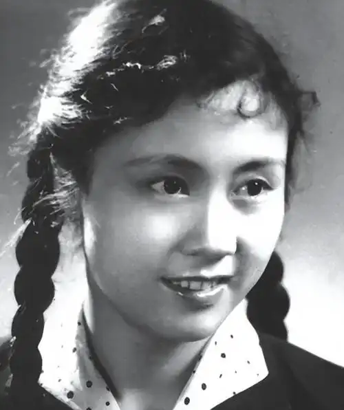 2006年,77岁庞学勤再婚娶56岁高山英子,儿子亲自为他们牵线搭桥