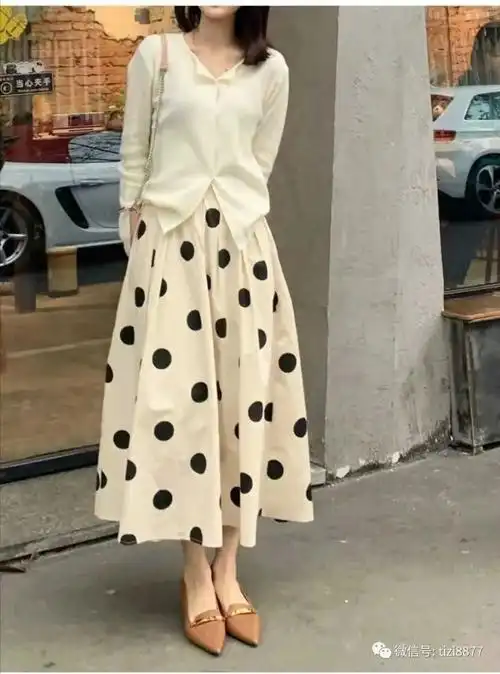 波点半身裙搭配什么上衣好看_腾讯新闻
