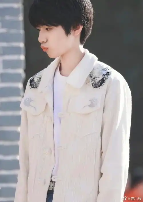 今日份是超萌嘟嘟嘴的刘耀文,简直可爱到犯规,你要不要pick一下?