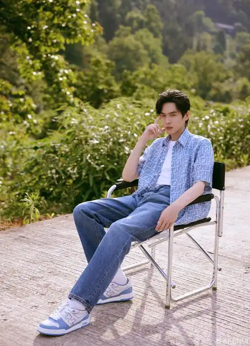 fendi品牌皮具代言人张若昀##fendisummer