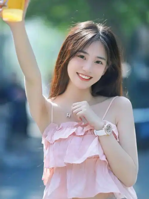 最近,有个很火的"小姐姐",被广大网友称作"甜美可爱"