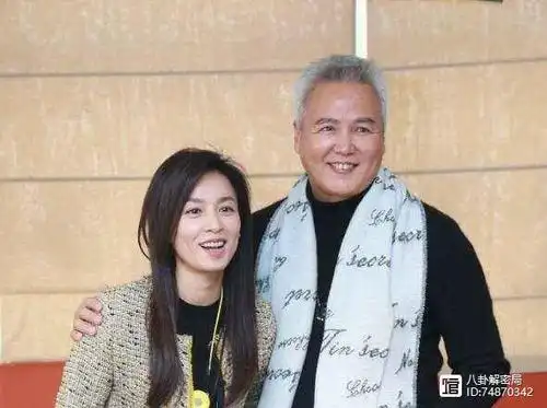 时隔多年,林瑞阳与他的现在妻子张庭逐渐进军到微商领域,生意做得也是