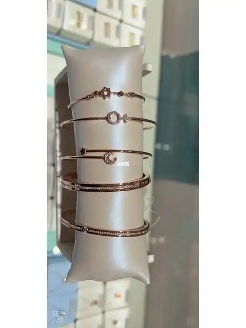 97周大福小心意系列钻石手镯