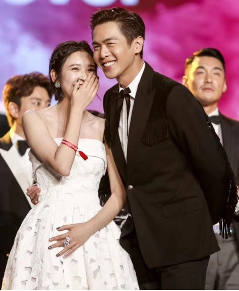 娱乐圈这五对让人依然相信爱情