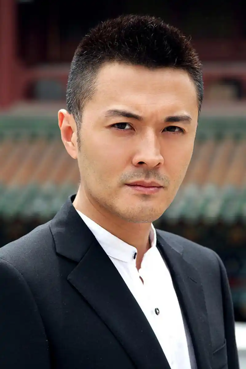 电视剧《门第》中,罗胜利替罗小贝谋得了财务总监助理一职,并好言劝说