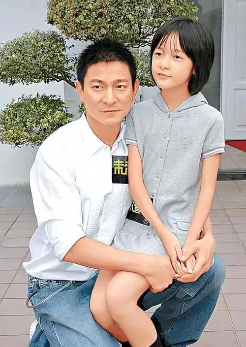 刘德华女儿太漂亮了,恐怕是娱乐圈颜值最高的星二代了吧!