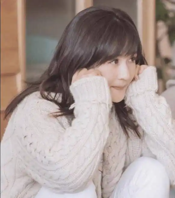 原创太阳女神谢娜素颜照曝光离开10级美颜后这才是39岁的模样