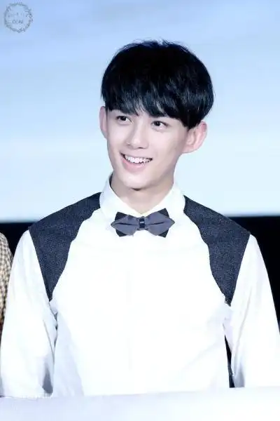 吴磊 人物简介 吴磊,1999年12月26日出生于上海,中国内地童星演员.