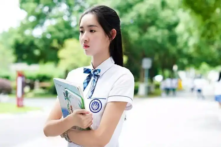 少年用甜遛粉中年一地鸡毛少年派编剧独家回应剧情争议