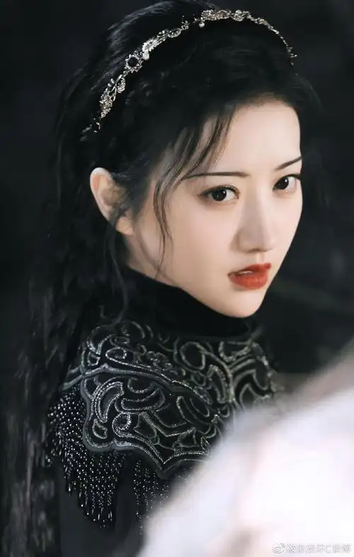 景甜《司藤》造型上热搜,引发网友模仿妆容,复古风美到极致