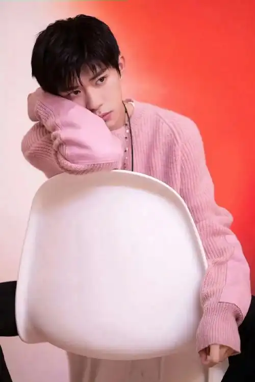 易烊千玺23岁生日  《4% vol的河》"不必飞太高,做 - 抖音