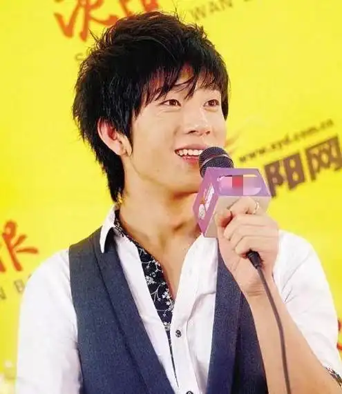 井柏然成名后,自幼抛弃他的父母登门认亲,他有没有帮助他们?