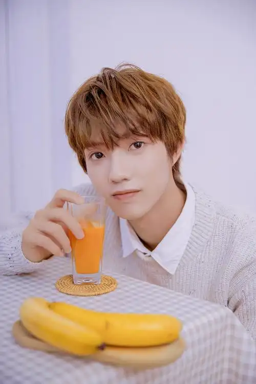 花开半夏传媒郑星源治愈系房间春日限定写真