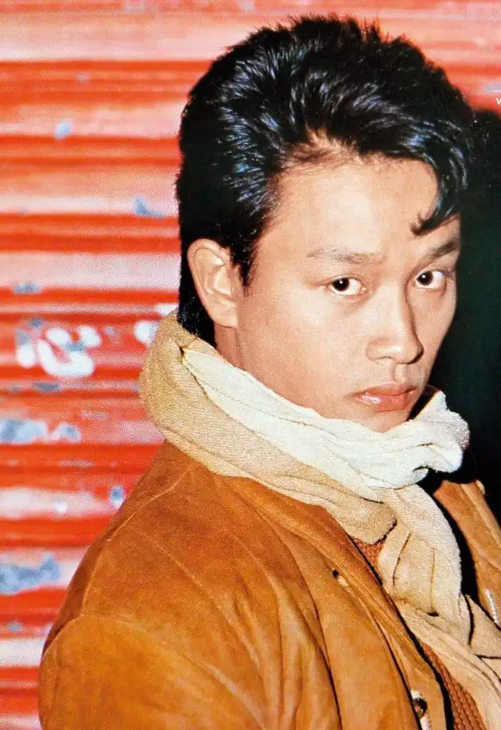 张国荣逝世19年,他少年时期帅照曝光,女粉丝发布一张珍贵照片