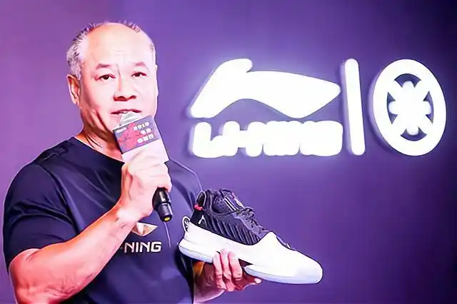 李宁与儿子,女儿合照:22岁儿子帅气,身高超李宁,女儿美丽可爱