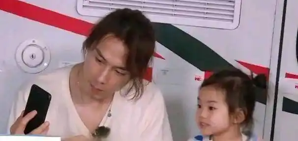 原创想想办法吧爸爸萌娃来袭李承铉教lucky中文迷之自信