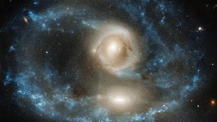 宇宙深处的外星人?别担心,哈勃望远镜告诉你真相